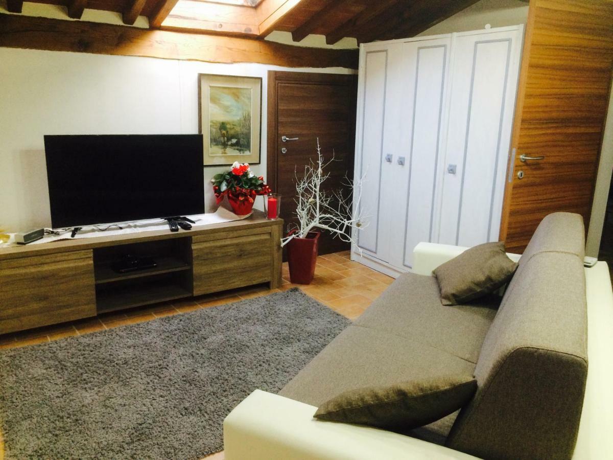 Mansarda Degli Ulivi Apartman Rigomagno Kültér fotó