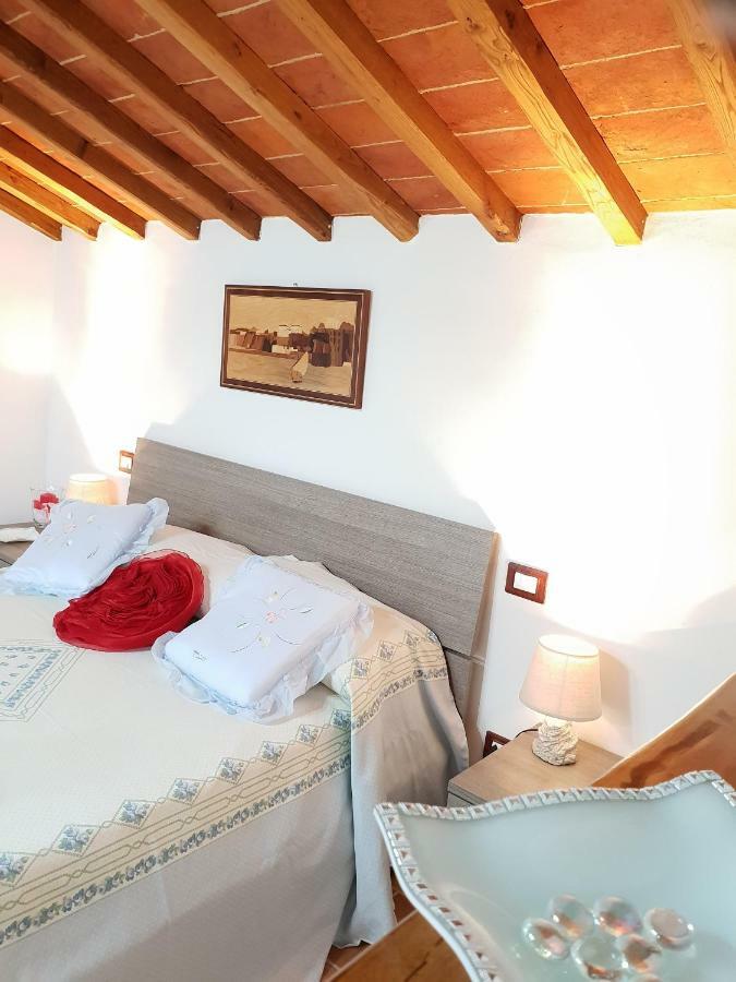 Mansarda Degli Ulivi Apartman Rigomagno Kültér fotó